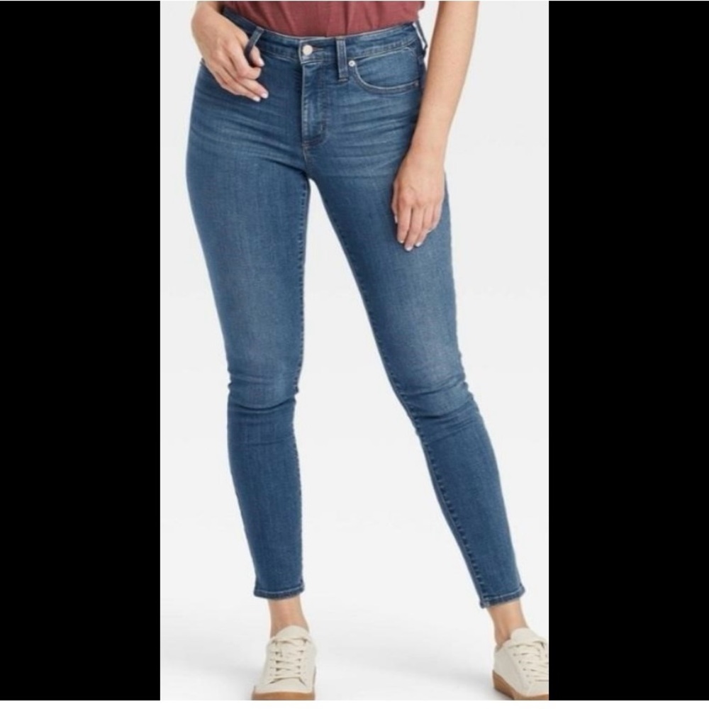 Universal Thread Women’s High-Rise Skinny Jeans